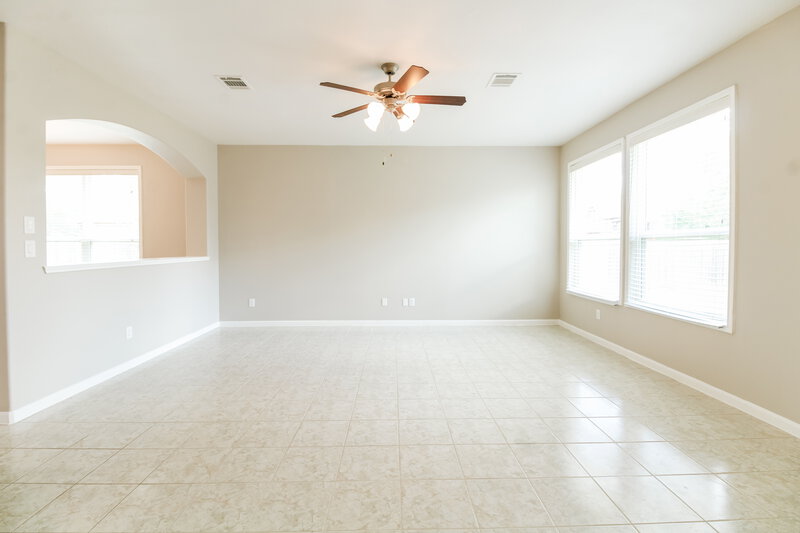 2,300/Mo, 16514 Port O Call St Crosby, TX 77532 Living Room View