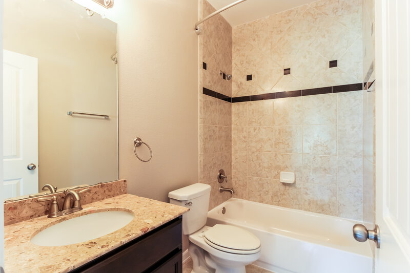 2,300/Mo, 16514 Port O Call St Crosby, TX 77532 Main Bathroom View 2