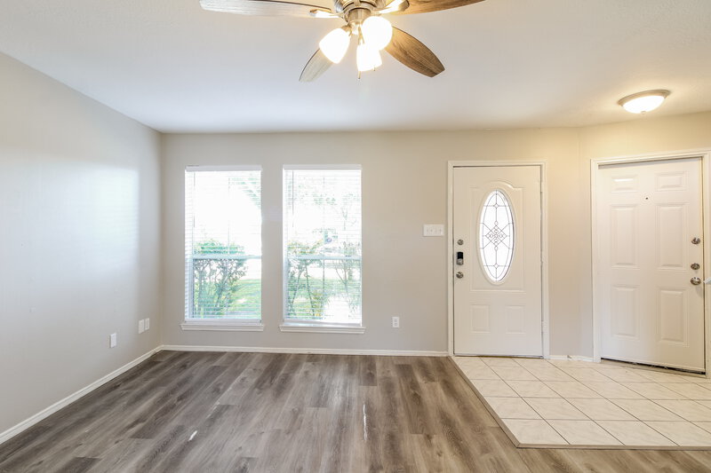 2,045/Mo, 11802 Alex Ln Houston, TX 77071 Living Room View 2