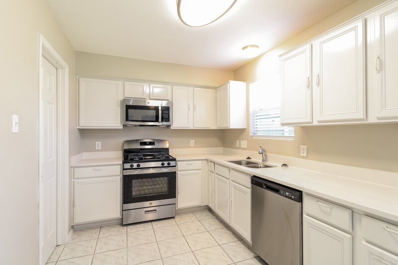 2,045/Mo, 11802 Alex Ln Houston, TX 77071 Kitchen View