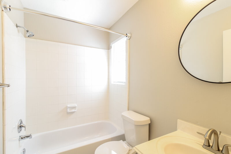 2,045/Mo, 11802 Alex Ln Houston, TX 77071 Bathroom View