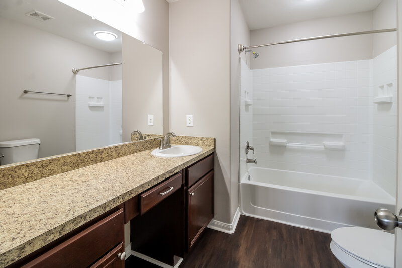 1,860/Mo, 15474 Bammel Oaks Ct Houston, TX 77014 Main Bathroom View
