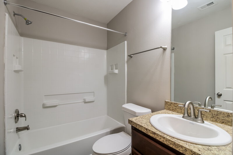 1,860/Mo, 15474 Bammel Oaks Ct Houston, TX 77014 Bathroom View