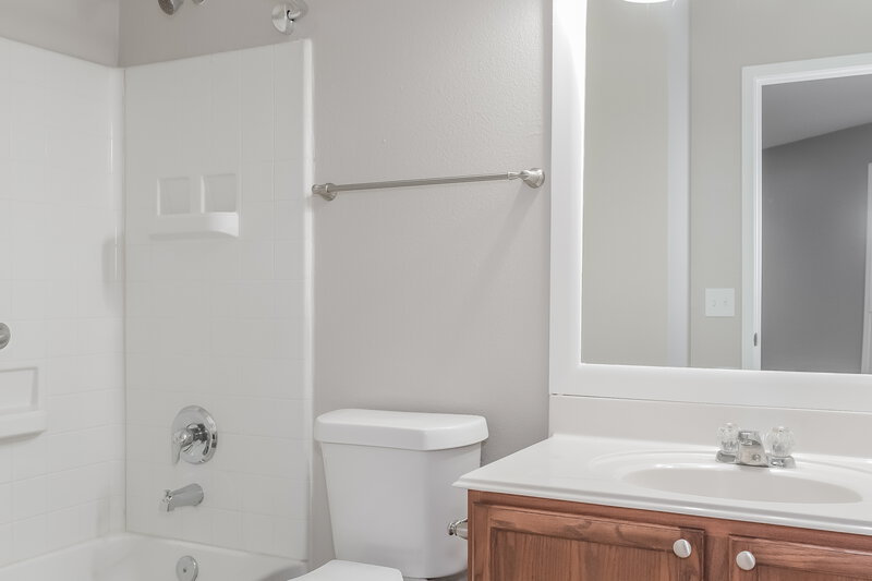 3,020/Mo, 10223 Sulphur Stream Dr Houston, TX 77095 Bathroom View