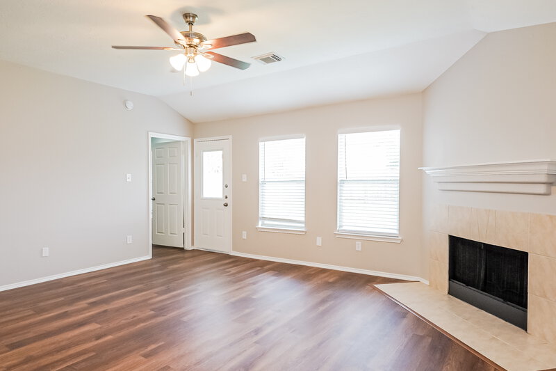 1,865/Mo, 7810 Northfork Hollow Ln Richmond, TX 77407 Living Room View