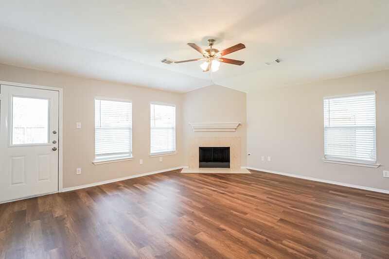 1,865/Mo, 7810 Northfork Hollow Ln Richmond, TX 77407 Living Room View 2