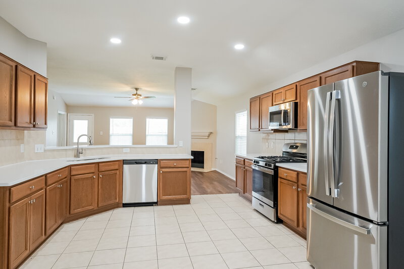1,865/Mo, 7810 Northfork Hollow Ln Richmond, TX 77407 Kitchen View
