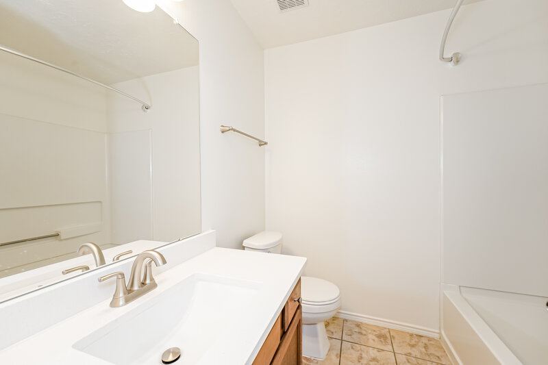 1,865/Mo, 7810 Northfork Hollow Ln Richmond, TX 77407 Bathroom View