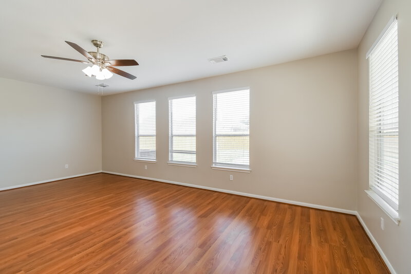 2,110/Mo, 1060 Cabot Cv Dickinson, TX 77539 Living Room View