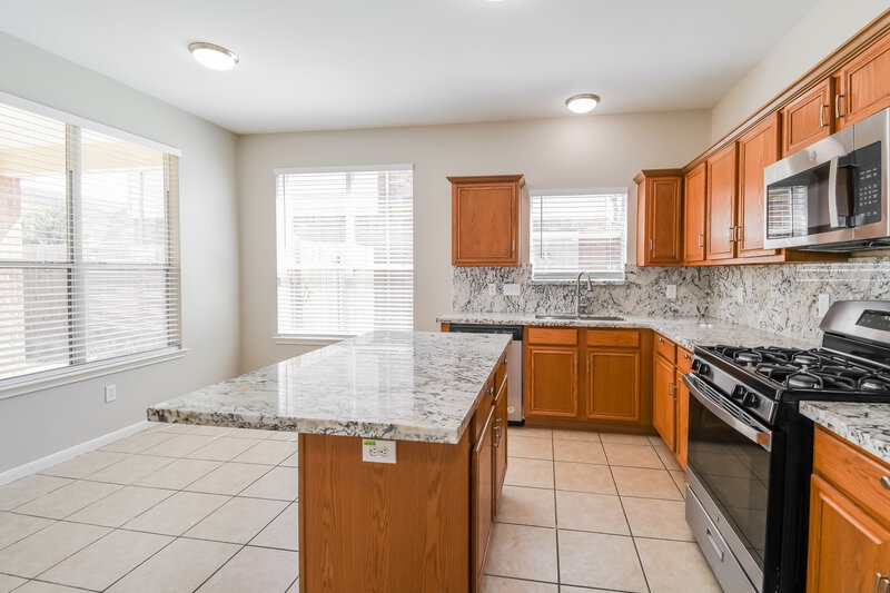 2,110/Mo, 1060 Cabot Cv Dickinson, TX 77539 Kitchen View