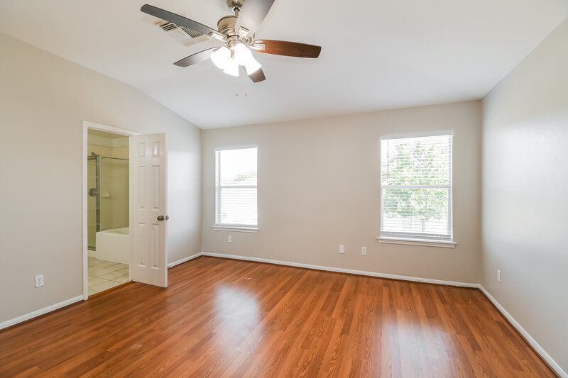 2,110/Mo, 1060 Cabot Cv Dickinson, TX 77539 Main Bedroom View