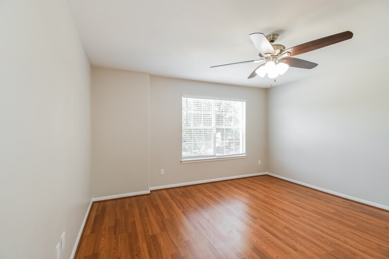 2,110/Mo, 1060 Cabot Cv Dickinson, TX 77539 Bedroom View 3