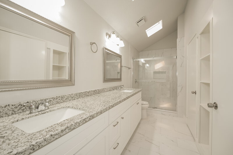 2,730/Mo, 9223 Bristlebrook Dr Houston, TX 77083 Main Bathroom View