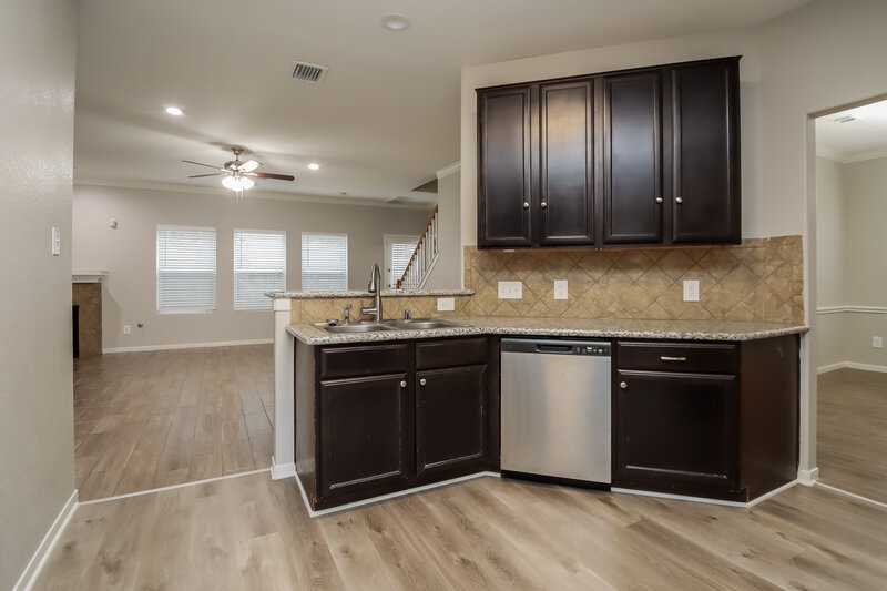 2,450/Mo, 3126 Creek Arbor Cir Houston, TX 77084 Kitchen View 2