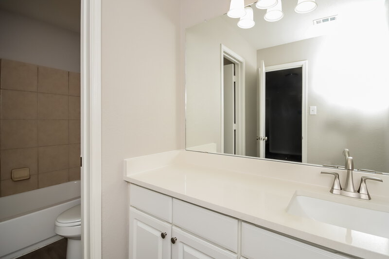 2,450/Mo, 3126 Creek Arbor Cir Houston, TX 77084 Bathroom View 2