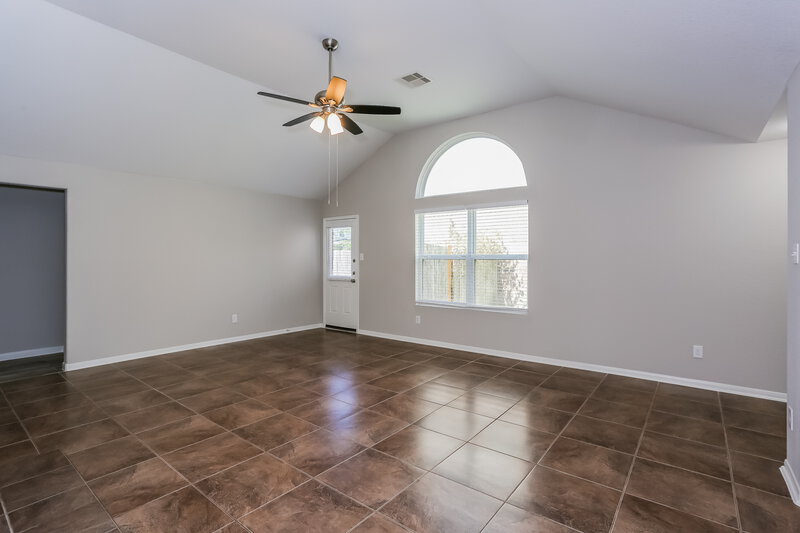 1,970/Mo, 5202 El Tigre Ln Baytown, TX 77521 Living Room View
