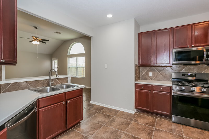 1,970/Mo, 5202 El Tigre Ln Baytown, TX 77521 Kitchen View