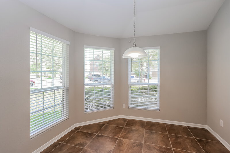 1,970/Mo, 5202 El Tigre Ln Baytown, TX 77521 Sun Room View