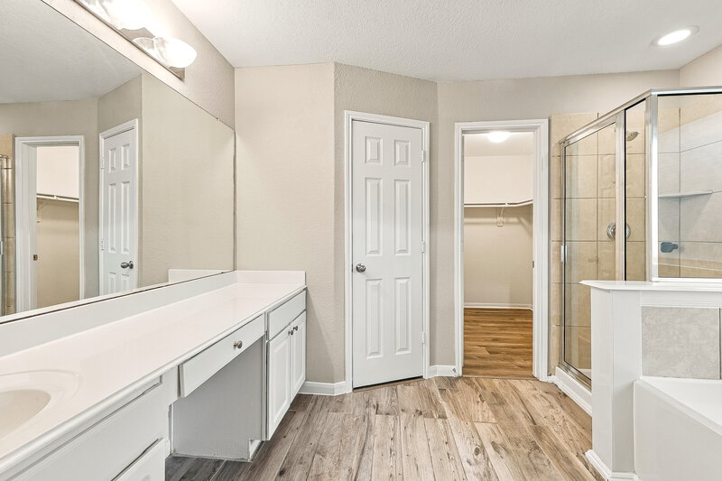 2,025/Mo, 5202 El Tigre Ln Baytown, TX 77521 Primary Bathroom View