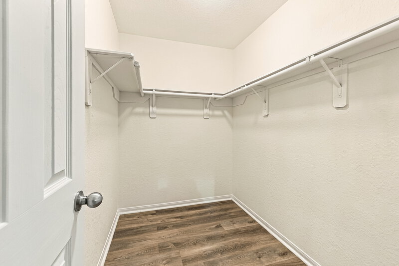 2,025/Mo, 5202 El Tigre Ln Baytown, TX 77521 Closet View