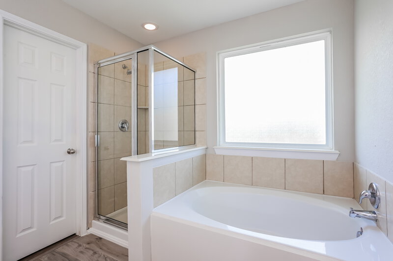 1,970/Mo, 5202 El Tigre Ln Baytown, TX 77521 Bathroom View 2