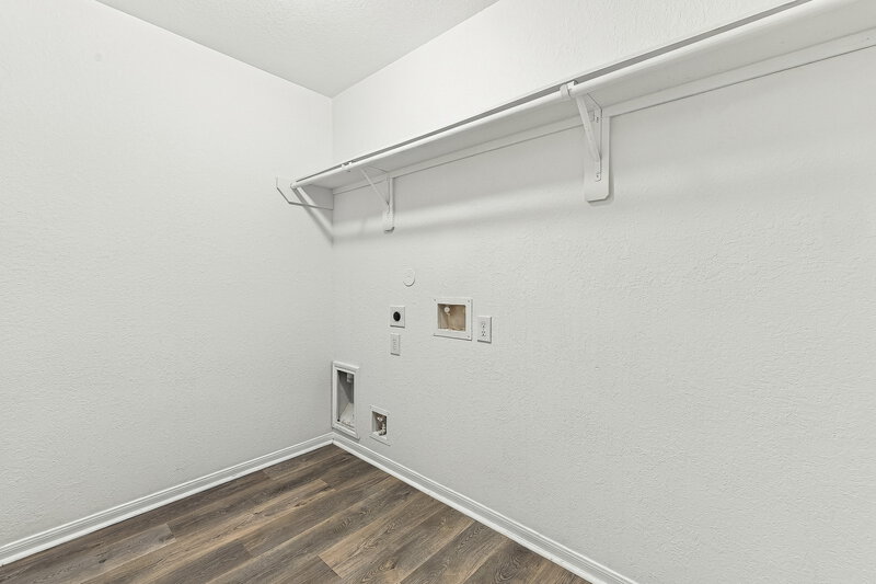 2,025/Mo, 5202 El Tigre Ln Baytown, TX 77521 Closet View 2