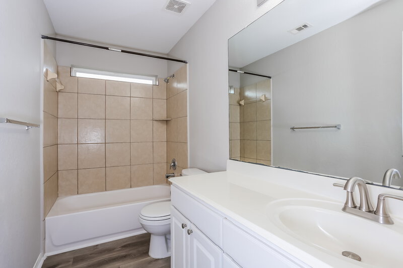 1,970/Mo, 5202 El Tigre Ln Baytown, TX 77521 Bathroom View 3