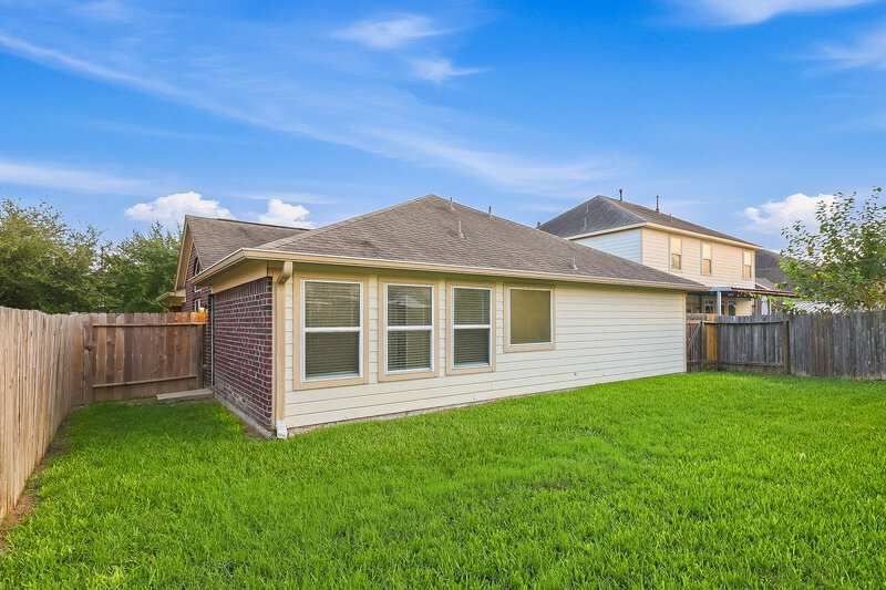 2,025/Mo, 5202 El Tigre Ln Baytown, TX 77521 Rear View