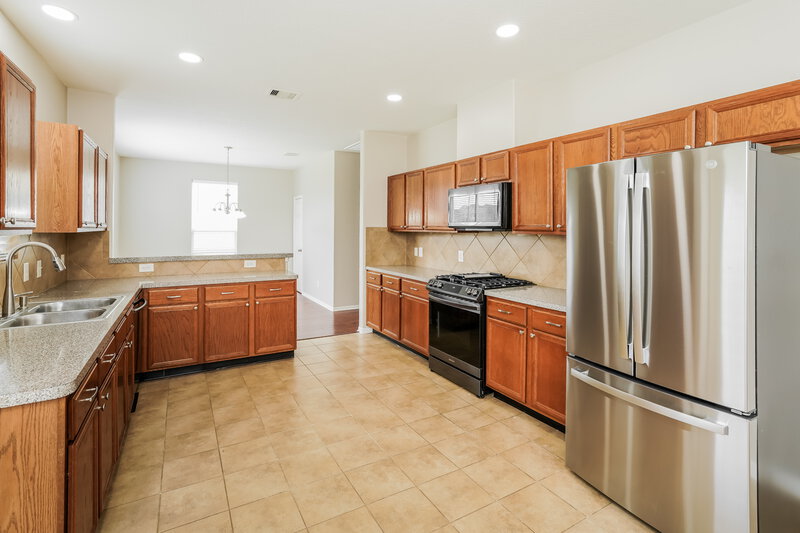 2,005/Mo, 15810 Sarasam Creek Ct Cypress, TX 77429 Kitchen View 2