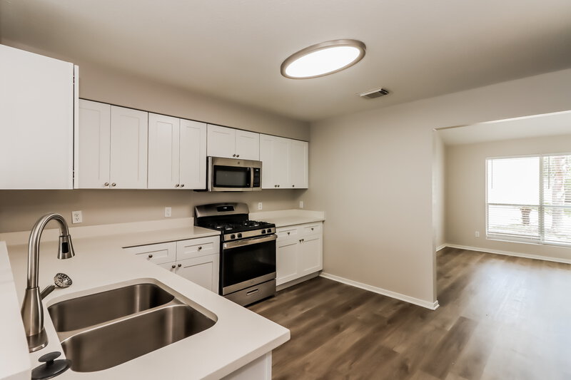 2,390/Mo, 1931 Day Lily Way Houston, TX 77067 Kitchen View