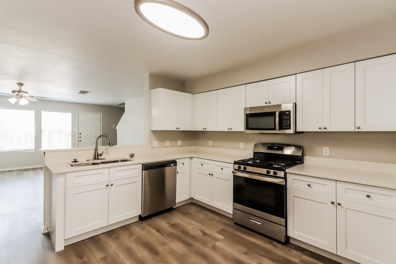 2,390/Mo, 1931 Day Lily Way Houston, TX 77067 Kitchen View 2