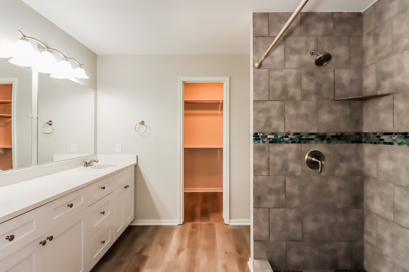 2,390/Mo, 1931 Day Lily Way Houston, TX 77067 Main Bathroom View