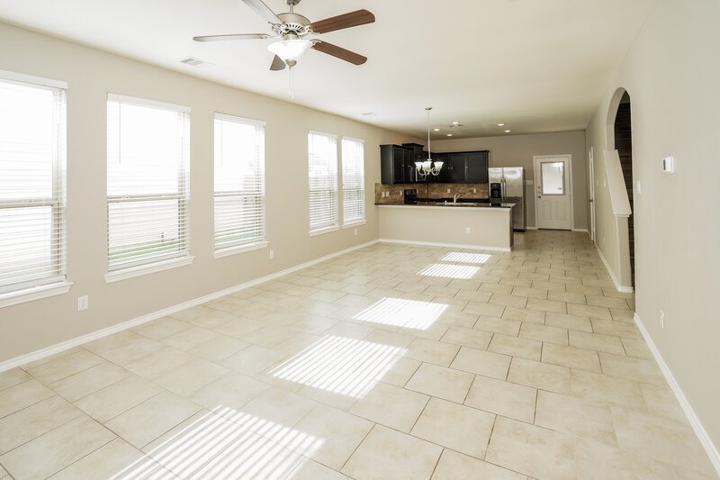 2,585/Mo, 9102 Sweet Blue Jasmine Ln Humble, TX 77338 Living Room View 2