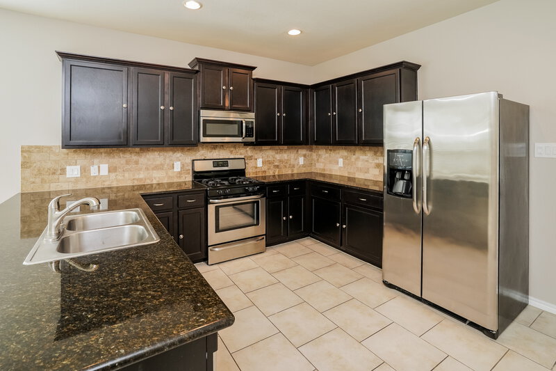 2,585/Mo, 9102 Sweet Blue Jasmine Ln Humble, TX 77338 Kitchen View 2