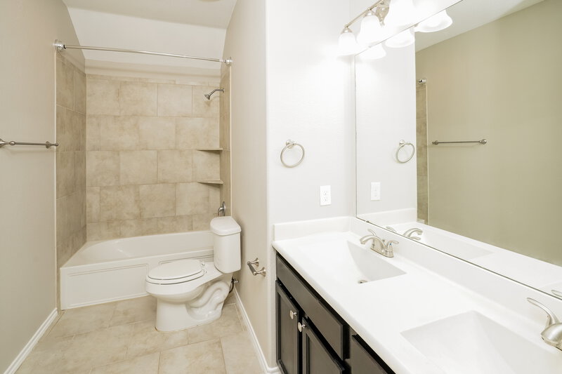 2,585/Mo, 9102 Sweet Blue Jasmine Ln Humble, TX 77338 Bathroom View