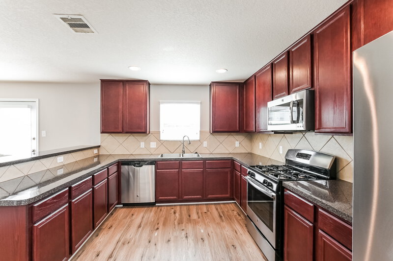 2,210/Mo, 16735 N Rail Dr Conroe, TX 77385 Kitchen View 2