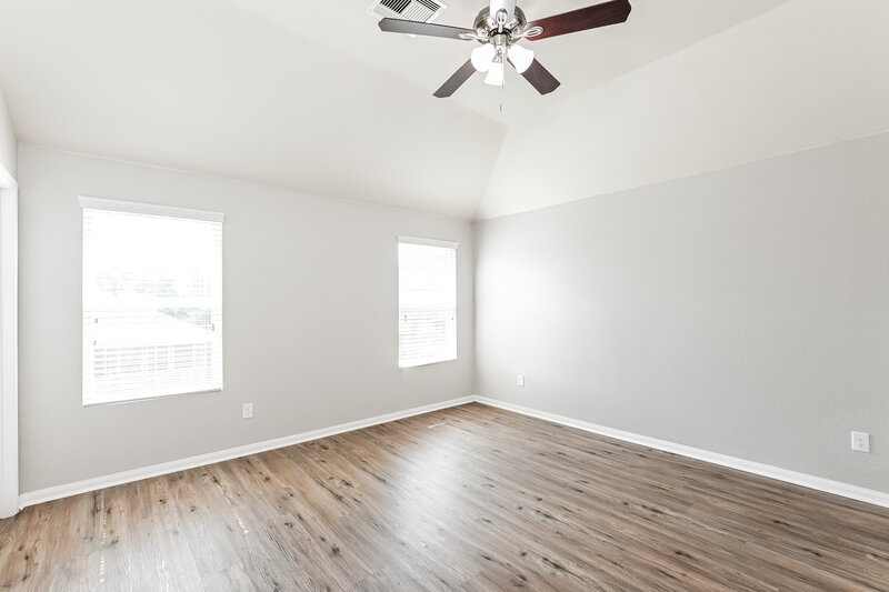 2,210/Mo, 16735 N Rail Dr Conroe, TX 77385 Main Bedroom View