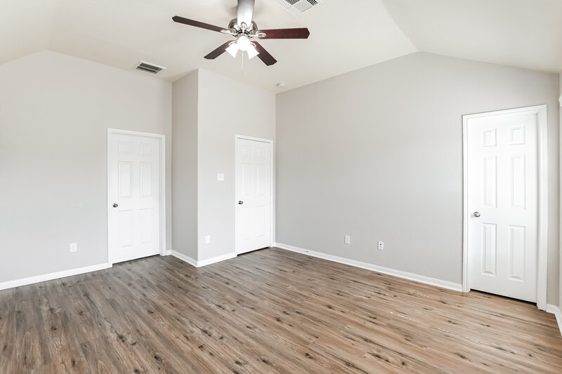 2,210/Mo, 16735 N Rail Dr Conroe, TX 77385 Main Bedroom View 2