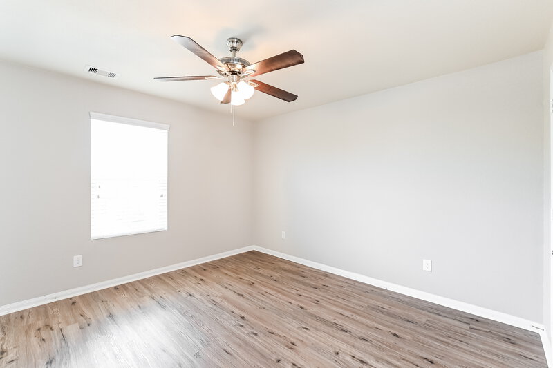 2,210/Mo, 16735 N Rail Dr Conroe, TX 77385 Bedroom View 3
