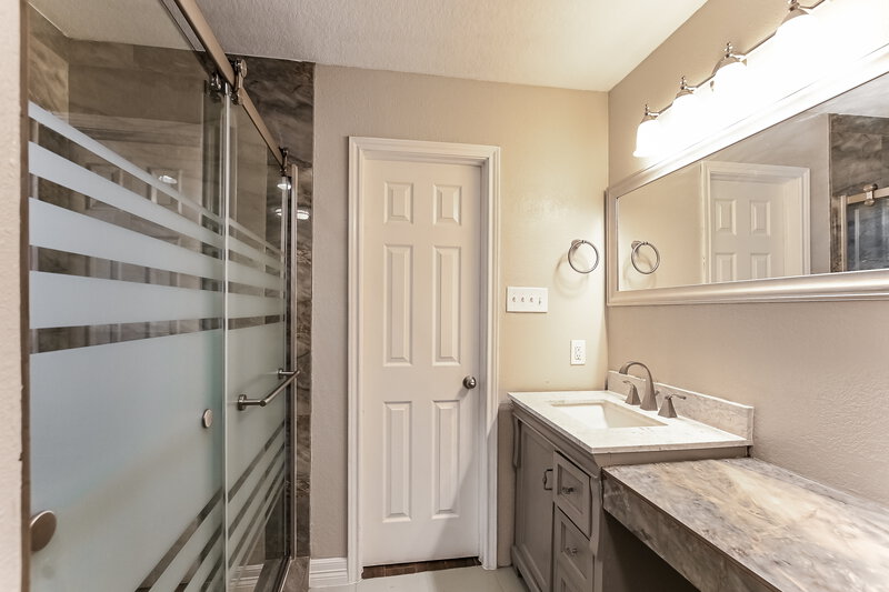 1,935/Mo, 1406 High Park Cir # A1 Spring, TX 77373 Main Bathroom View
