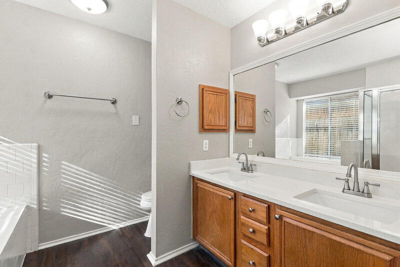 2,165/Mo, 2107 Musket Ridge Dr Richmond, TX 77406 Primary Bathroom View