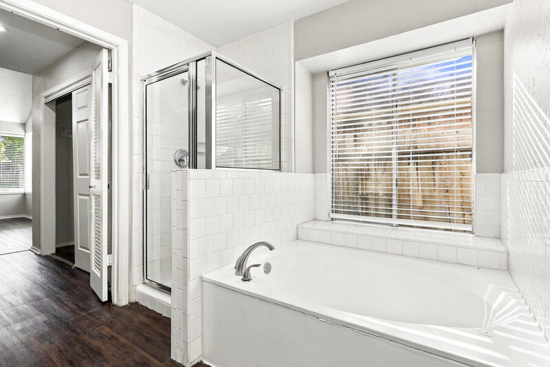 2,165/Mo, 2107 Musket Ridge Dr Richmond, TX 77406 Primary Bathroom View 2