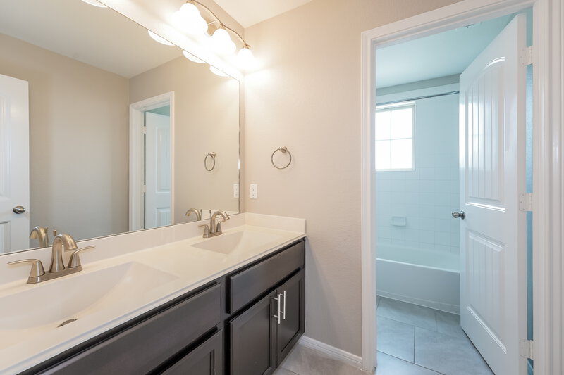 2,875/Mo, 343 Ashley Falls Ln Rosharon, TX 77583 Bathroom View