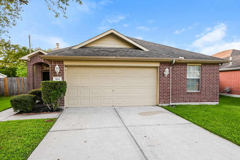 2,305/Mo, 904 Bacliff Dr Bacliff, TX 77518 External View