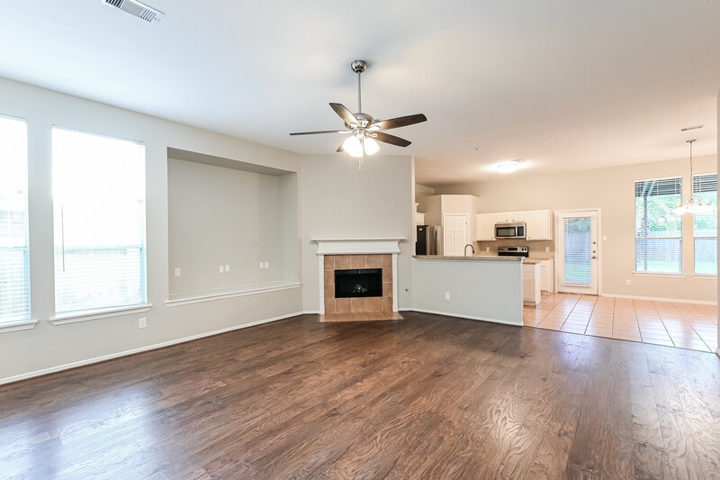 2,305/Mo, 904 Bacliff Dr Bacliff, TX 77518 Living Room View