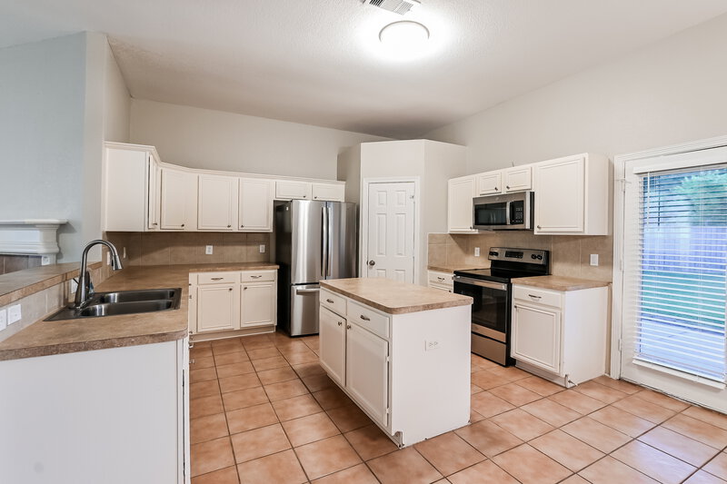 2,305/Mo, 904 Bacliff Dr Bacliff, TX 77518 Kitchen View