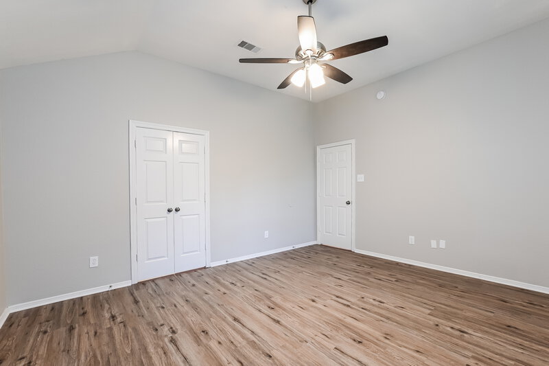 2,305/Mo, 904 Bacliff Dr Bacliff, TX 77518 Main Bedroom View