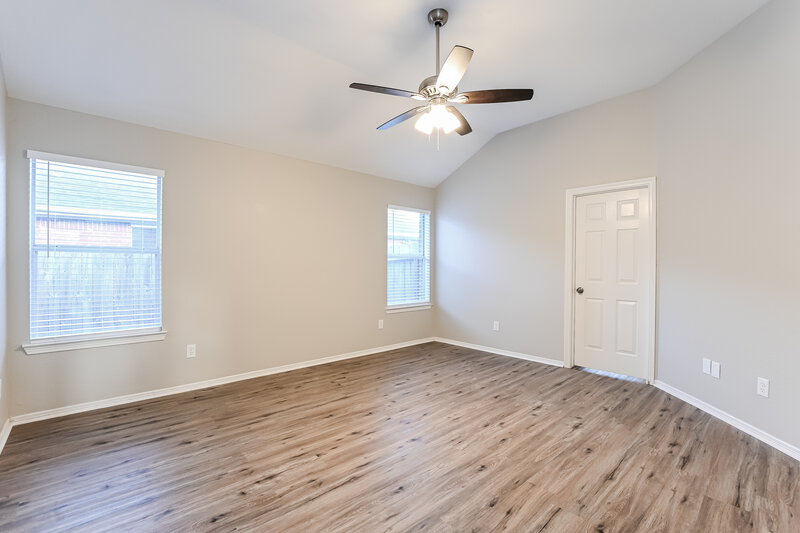 2,305/Mo, 904 Bacliff Dr Bacliff, TX 77518 Main Bedroom View 2