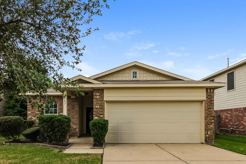 3 Bedroom House – 7003 Orchid St, Baytown, TX 77521