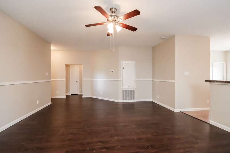 2,020/Mo, 7003 Orchid St Baytown, TX 77521 Living Room View 2